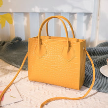Load image into Gallery viewer, 2020 Fashion Trend Women Crocodile Pattern Crossbody Handbags
