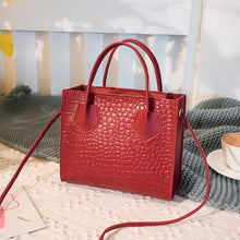 Load image into Gallery viewer, 2020 Fashion Trend Women Crocodile Pattern Crossbody Handbags
